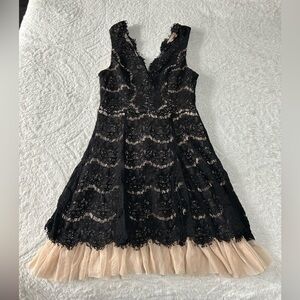 Women’s lace black dress size M
